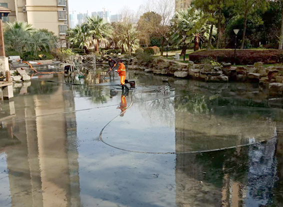 灵山景观池淤泥清理